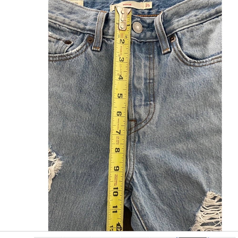~ SOLD ~ LN LEVI's Wedgie Light Wash Destructed Raw Hem Denim Jeans 25W, 26L - Picture 6 of 7